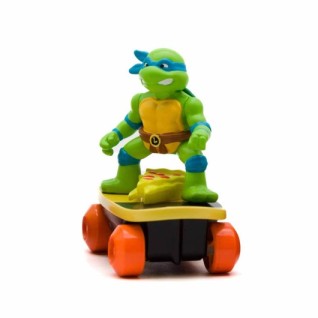GİOCHİ PREZİOSİ TMNT Switch Kick Skaters Figür - Leonardo